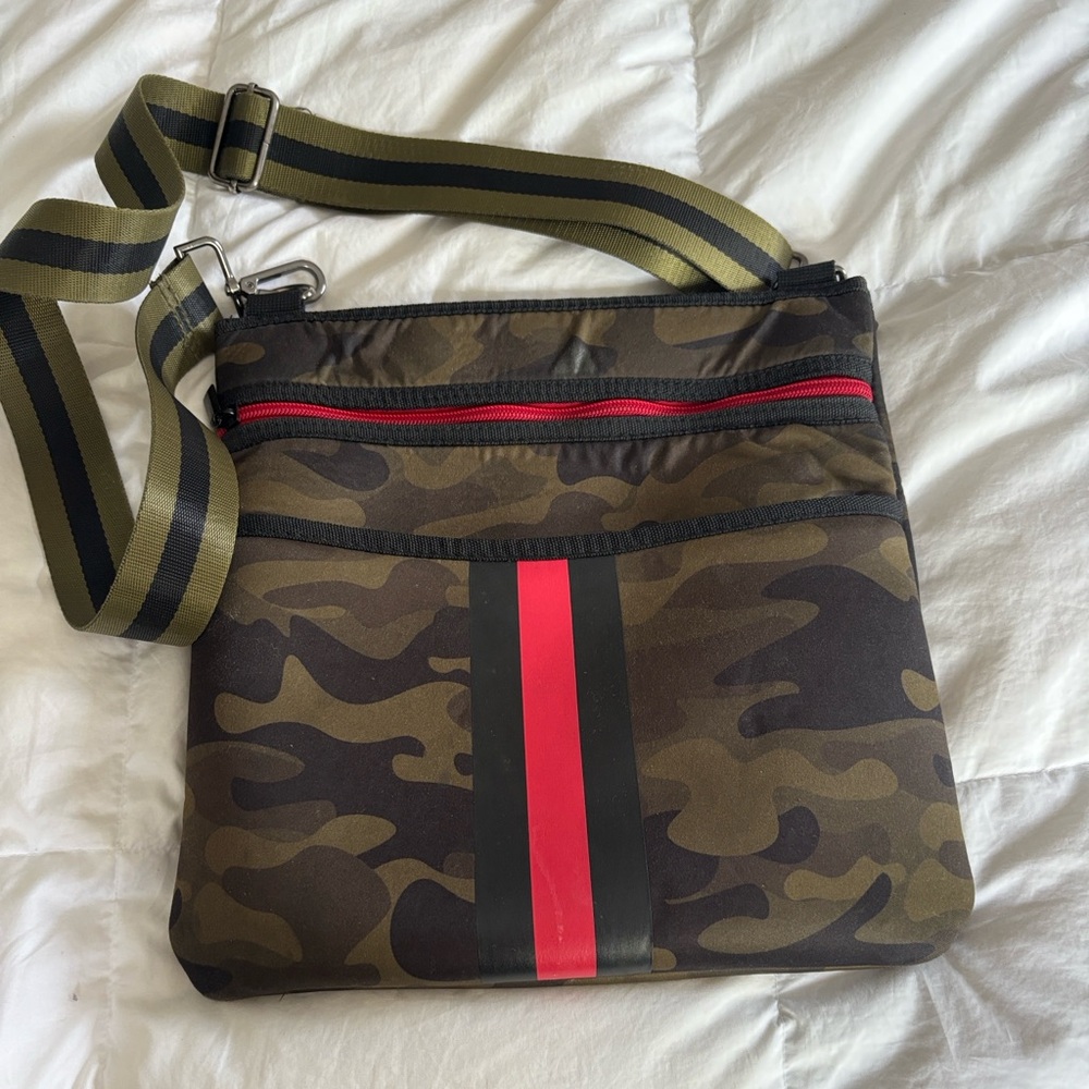 HAUTE SHORE Camouflage Messenger Bag with Red Accent